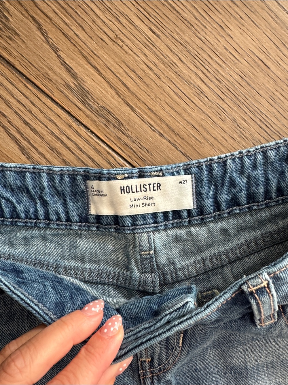 *NWOT* Hollister Low Rise Mini Shorts - Picture 2 of 4